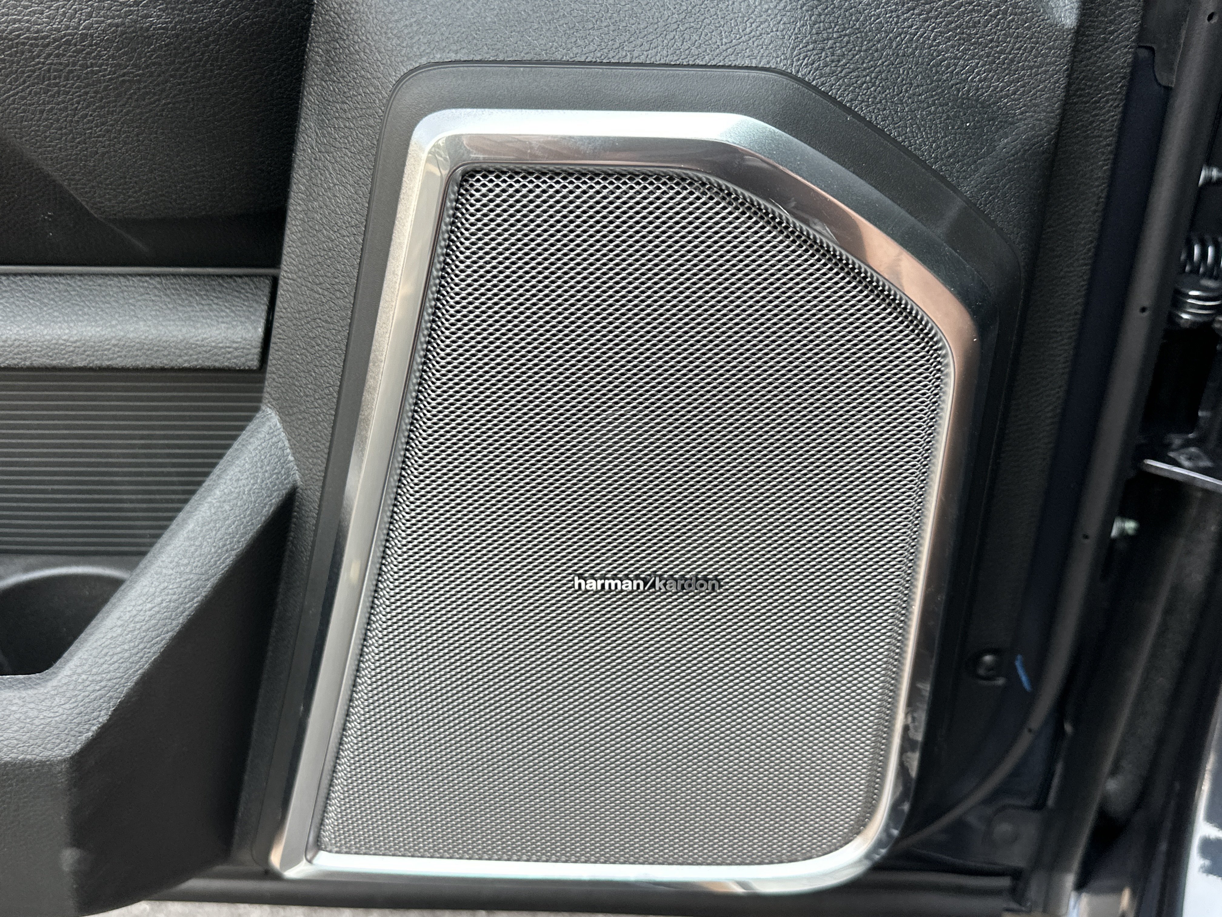 New 2026 RAM 2500 Laramie AWD/4WD image 14