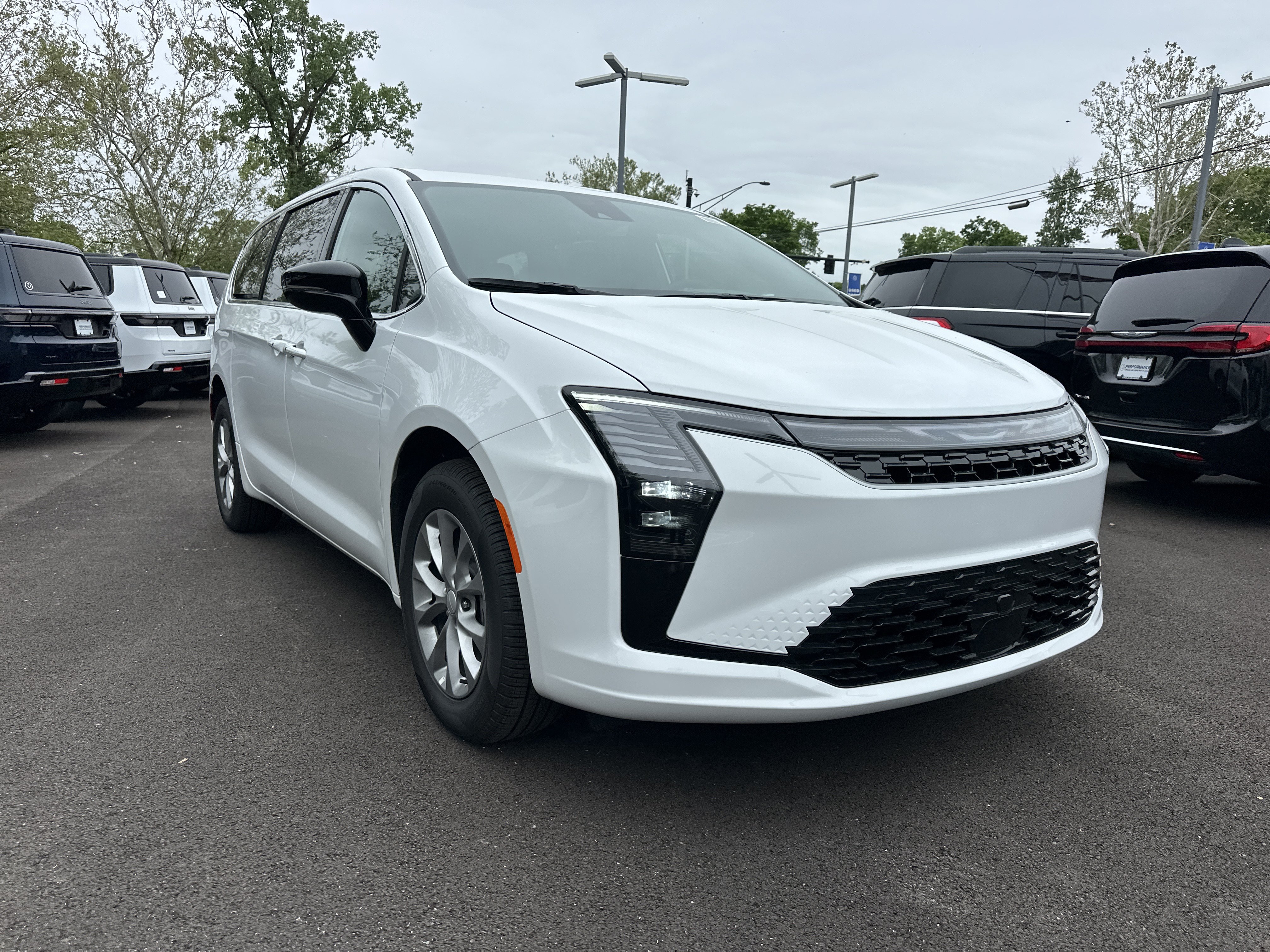 New 2027 Chrysler Pacifica Select AWD/4WD image 19