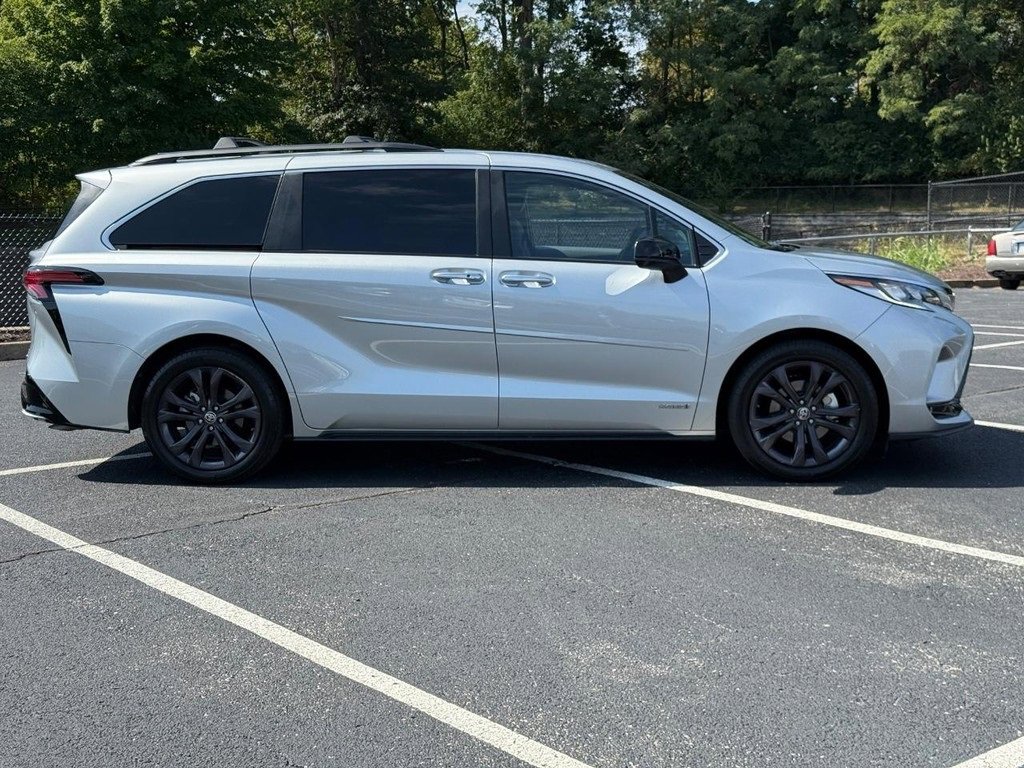 Certified 2021 Toyota Sienna XSE image 2