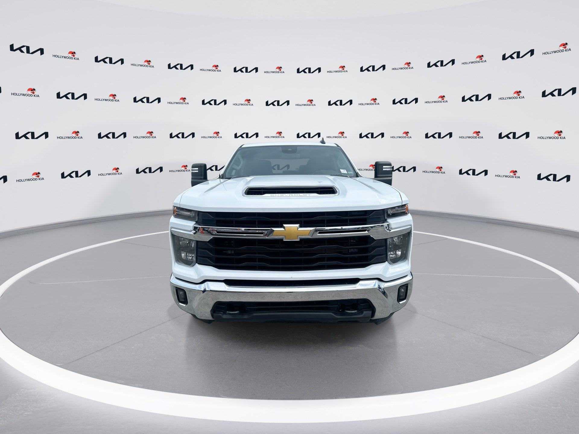 Used 2025 Chevrolet Silverado 2500 LT w/ Convenience Package AWD/4WD image 3