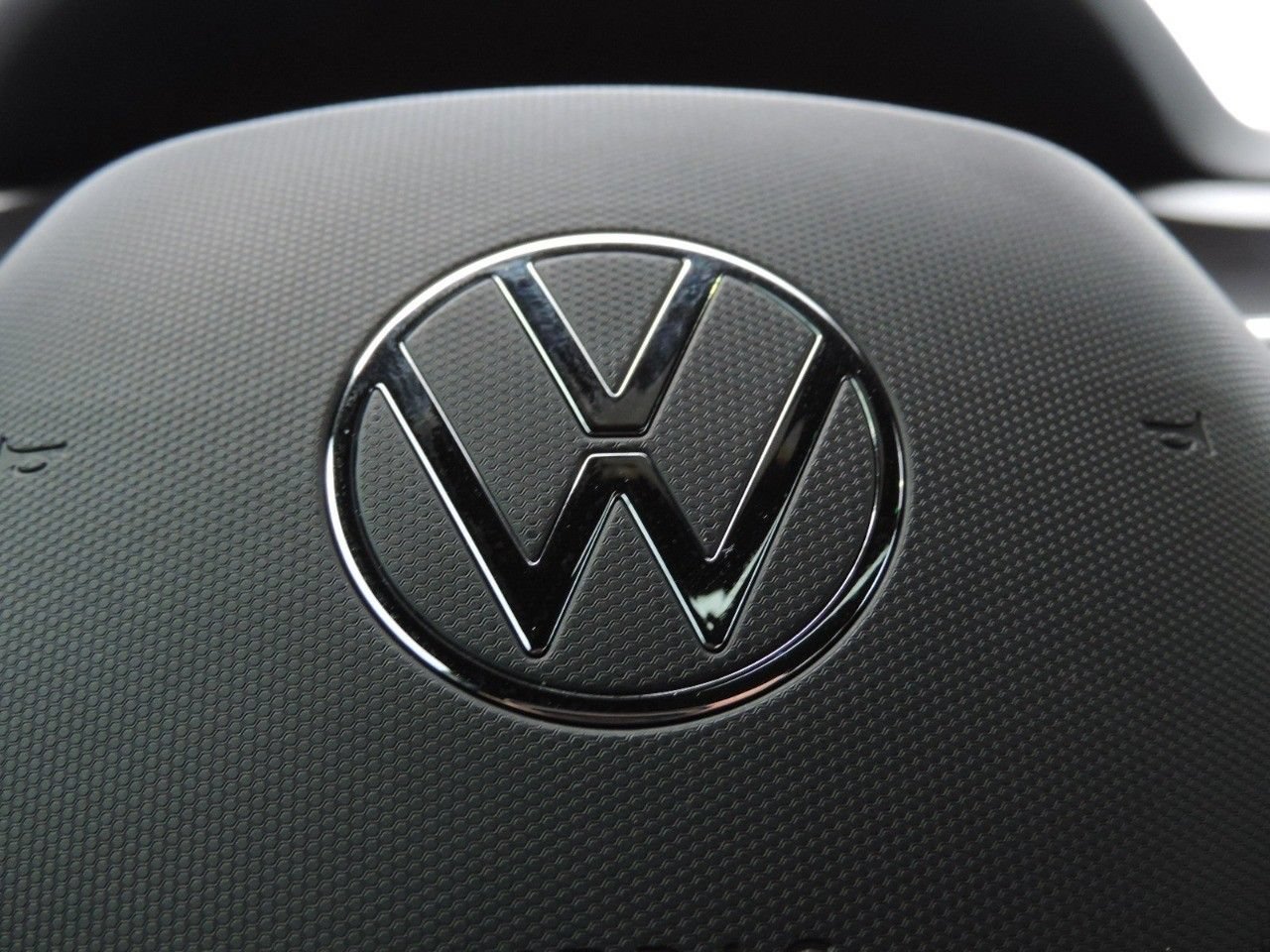 Used 2024 Volkswagen Atlas Cross Sport SE FWD image 25