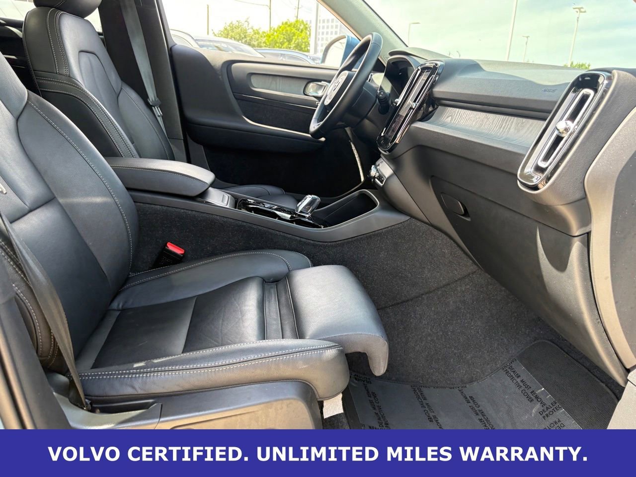 Certified 2025 Volvo XC40 B5 Plus AWD/4WD image 34