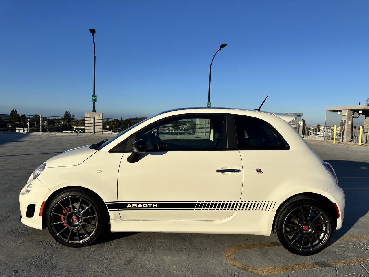 Used 2013 FIAT 500 Abarth w/ Beats Audio Pkg FWD image 7