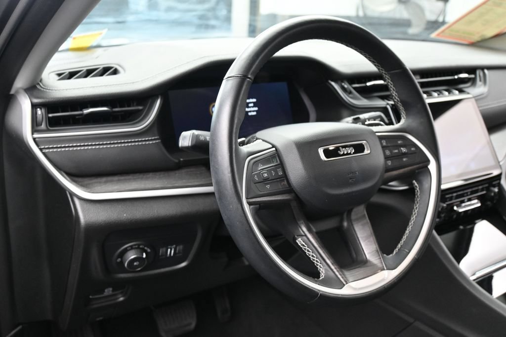 Used 2022 Jeep Grand Cherokee L Limited RWD image 15