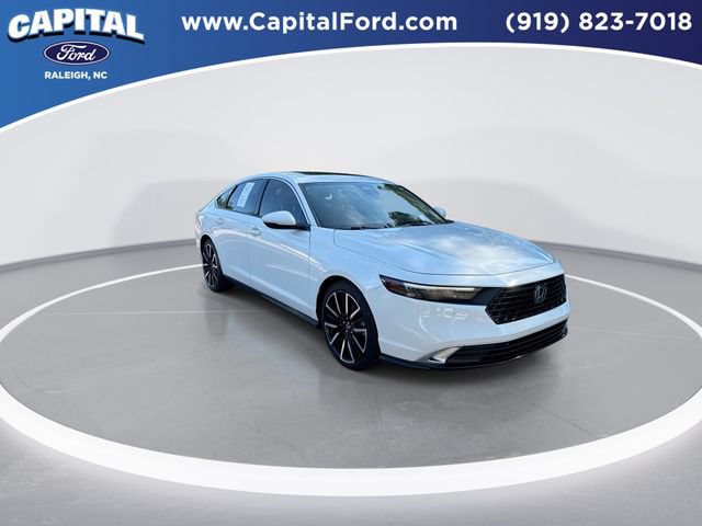 Used 2023 Honda Accord Touring image 2