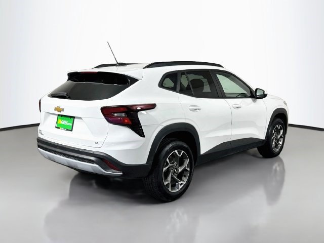 Used 2026 Chevrolet Trax LT FWD image 10