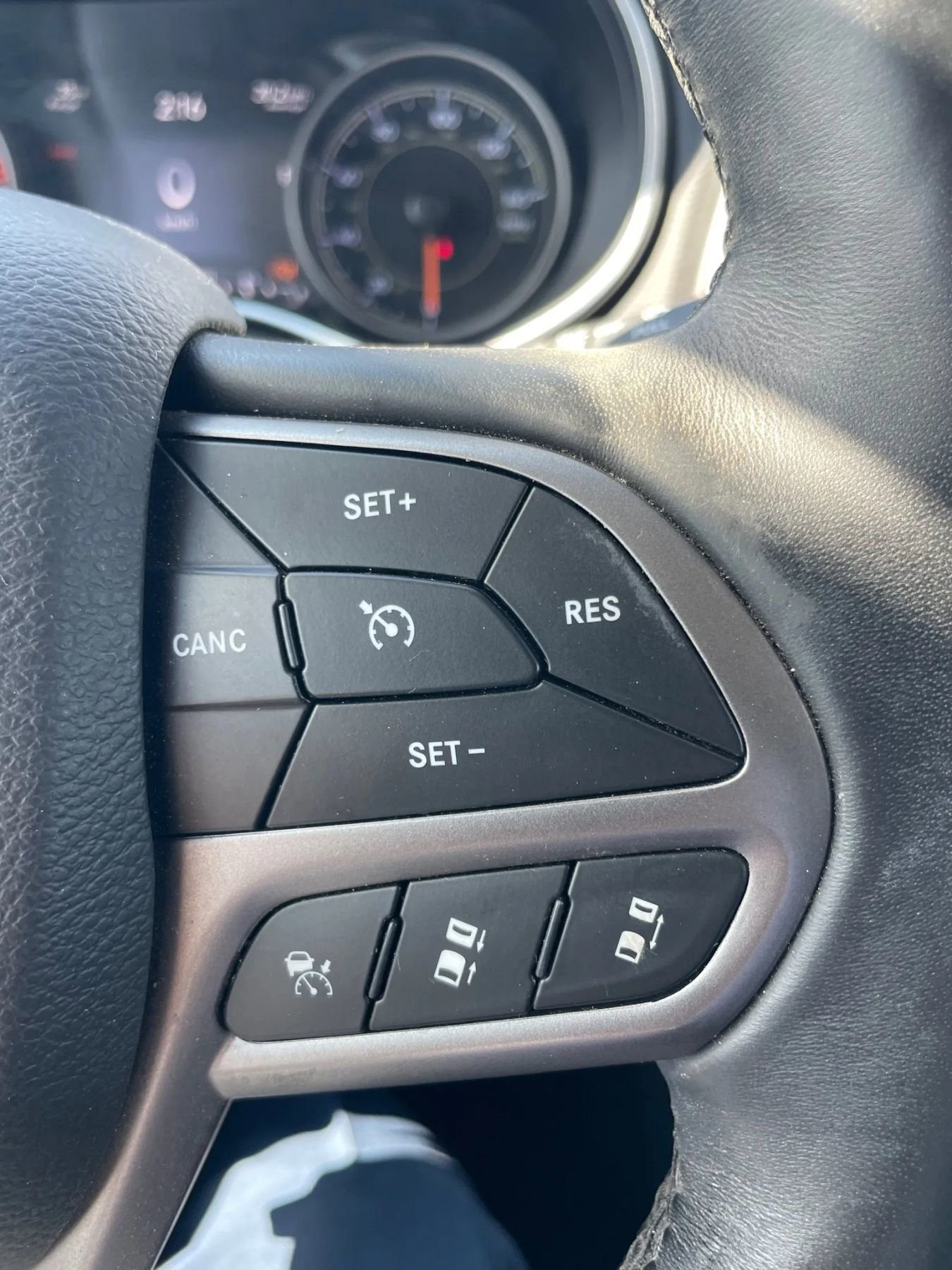 Used 2019 Jeep Cherokee Limited w/ Luxury Group FWD image 21