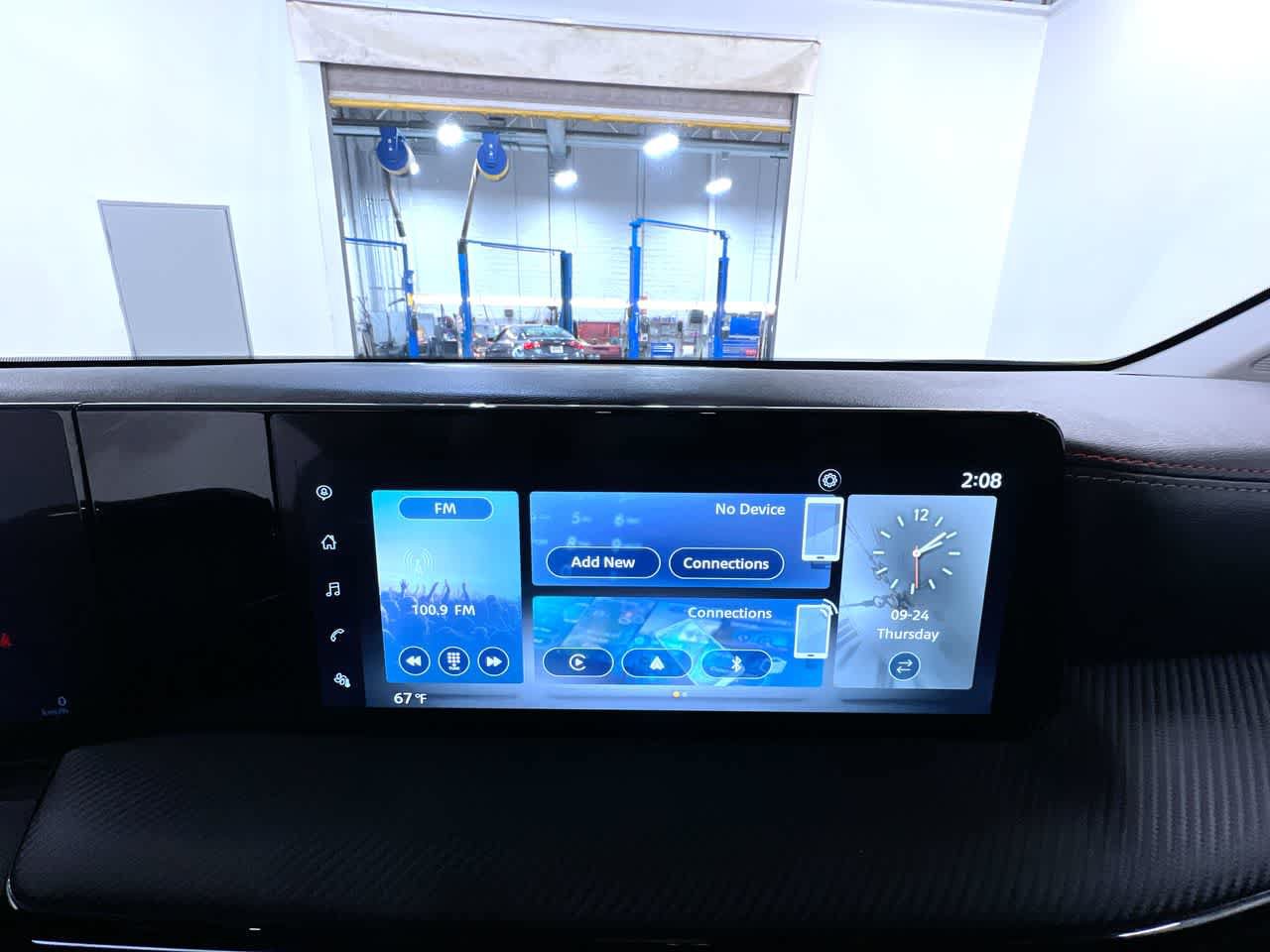 Used 2025 Nissan Kicks SR FWD image 24