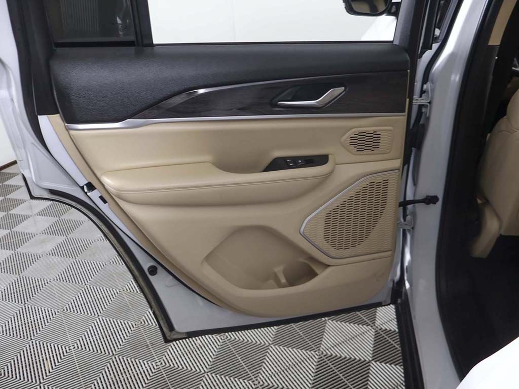 Used 2022 Jeep Grand Cherokee Limited AWD/4WD image 28