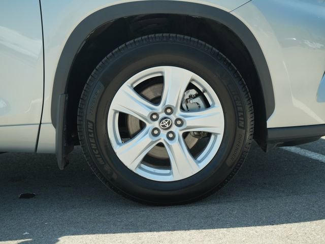 Used 2023 Toyota Highlander LE FWD image 42