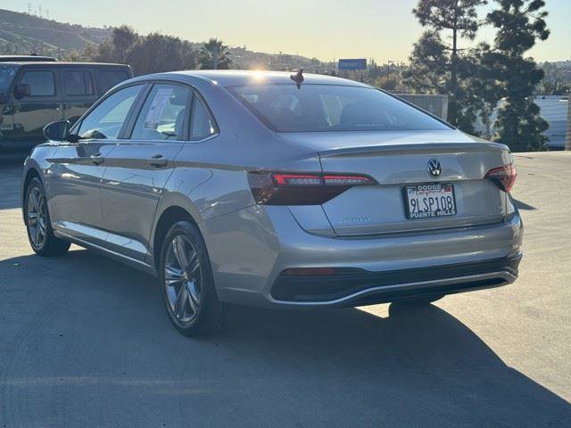 Used 2024 Volkswagen Jetta SE image 4