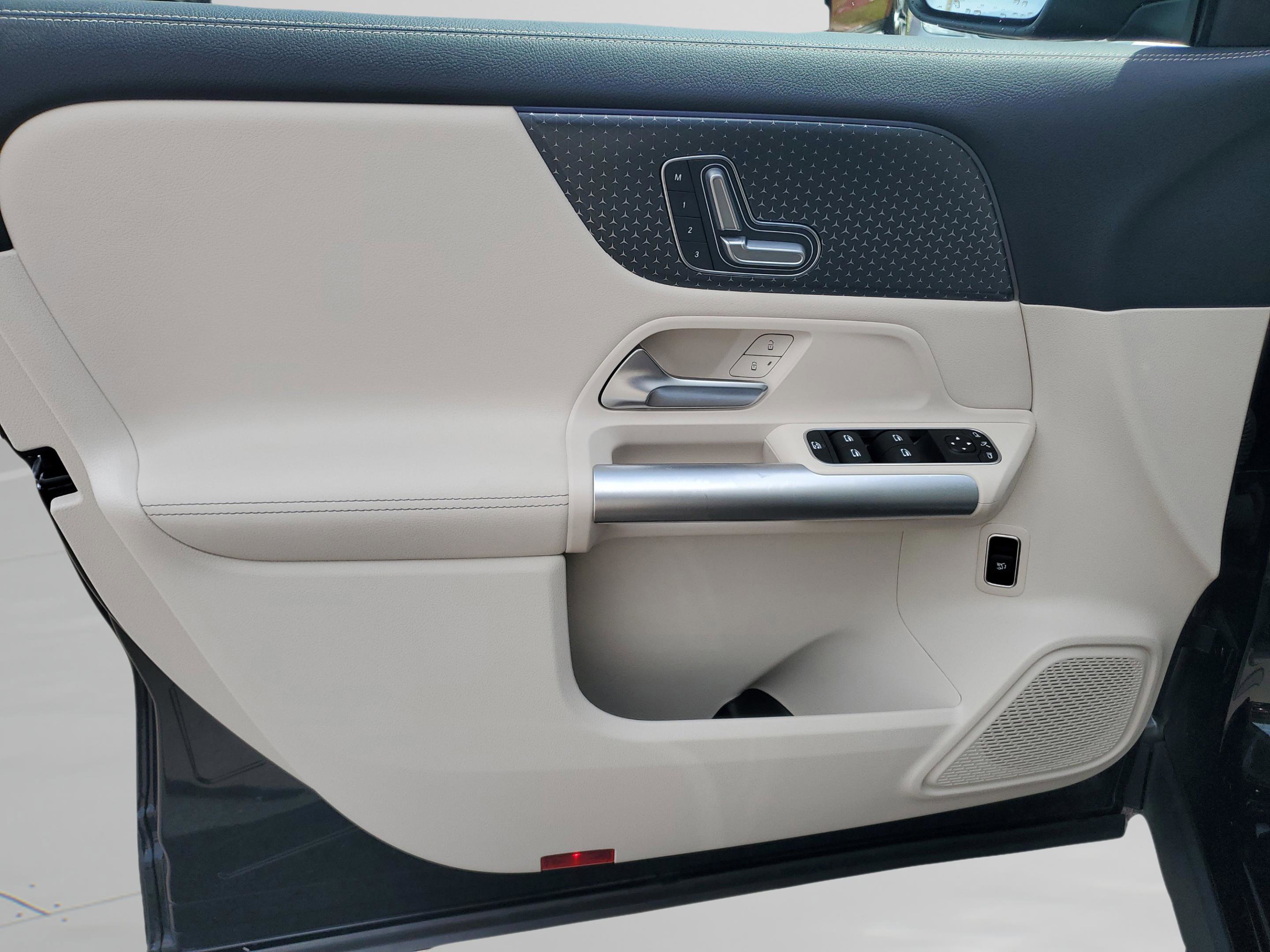 Used 2025 Mercedes-Benz GLA 250 image 17