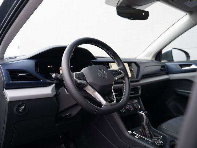 Used 2022 Volkswagen Taos SE w/ Panoramic Sunroof Package AWD/4WD image 4