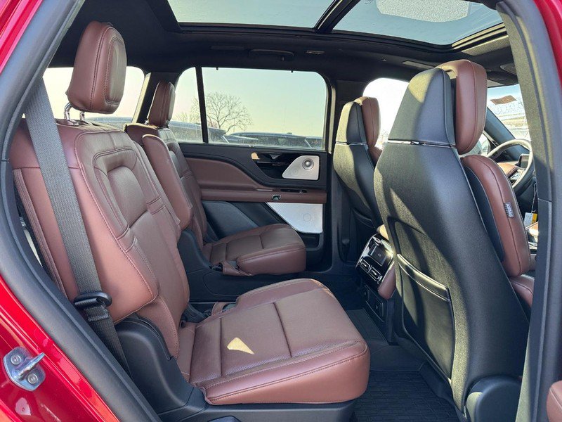 Certified 2025 Lincoln Aviator Reserve w/ Equipment Group 201A AWD/4WD image 13