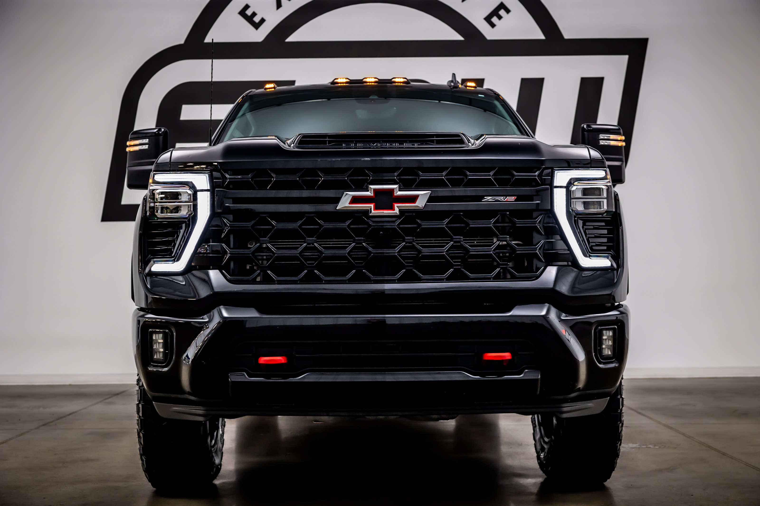 Used 2024 Chevrolet Silverado 2500 ZR2 w/ Technology Package AWD/4WD image 4