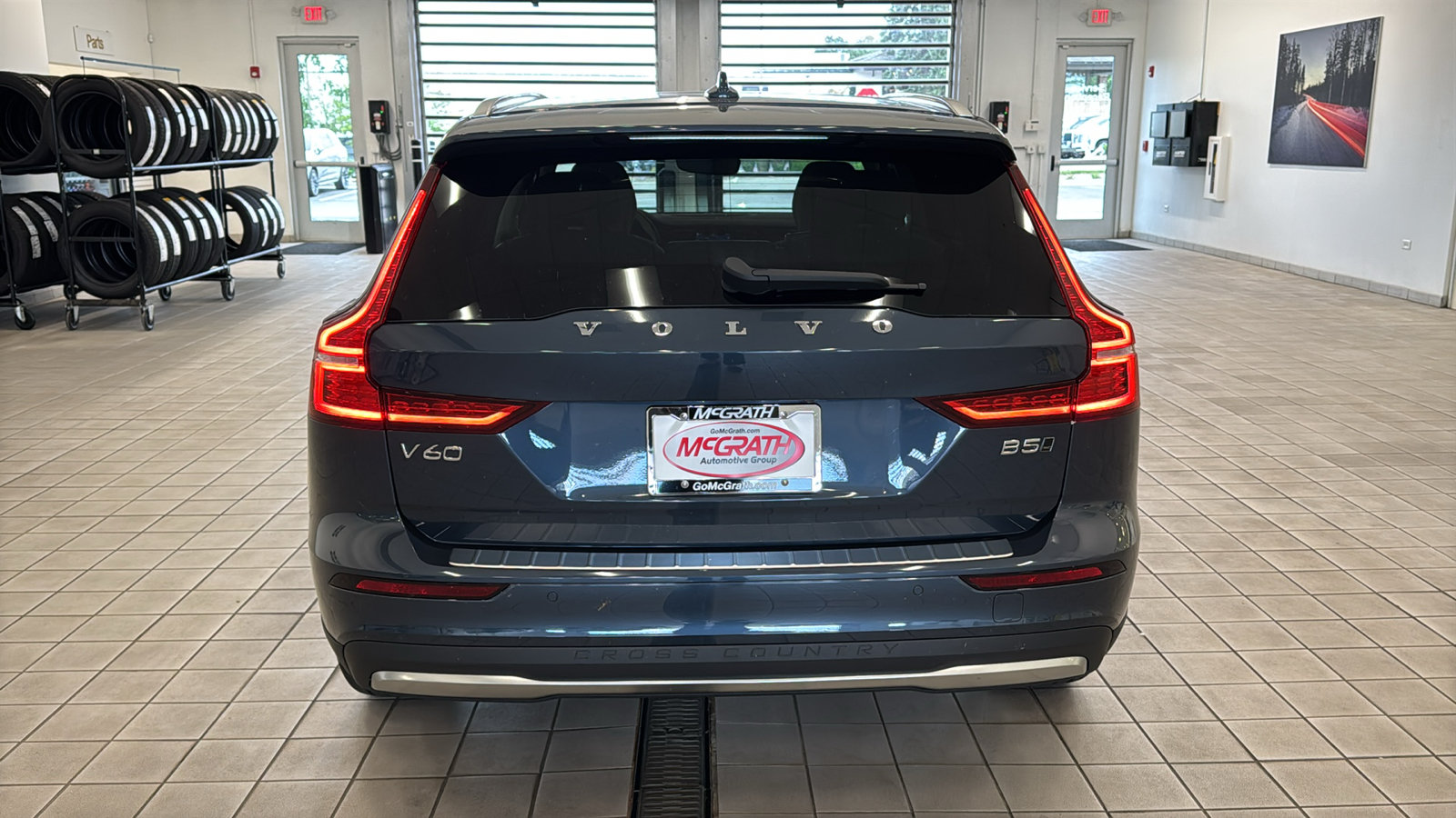 New 2026 Volvo V60 B5 Cross Country Plus w/ Protection Package Premier AWD/4WD image 6