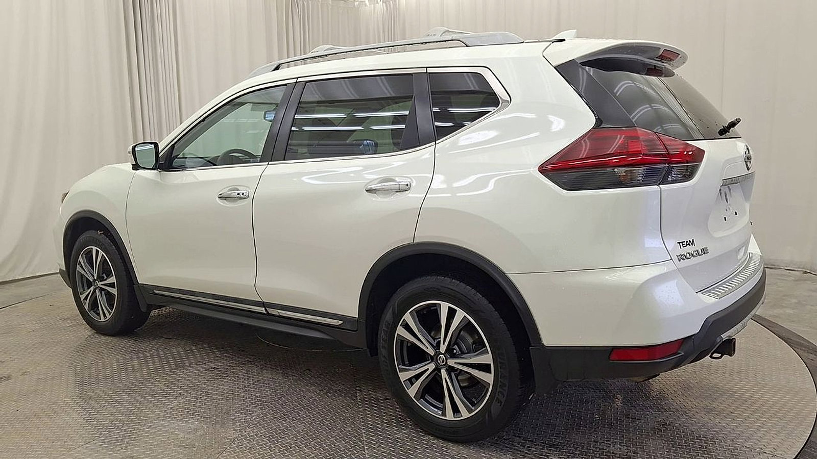 Used 2018 Nissan Rogue SL image 9