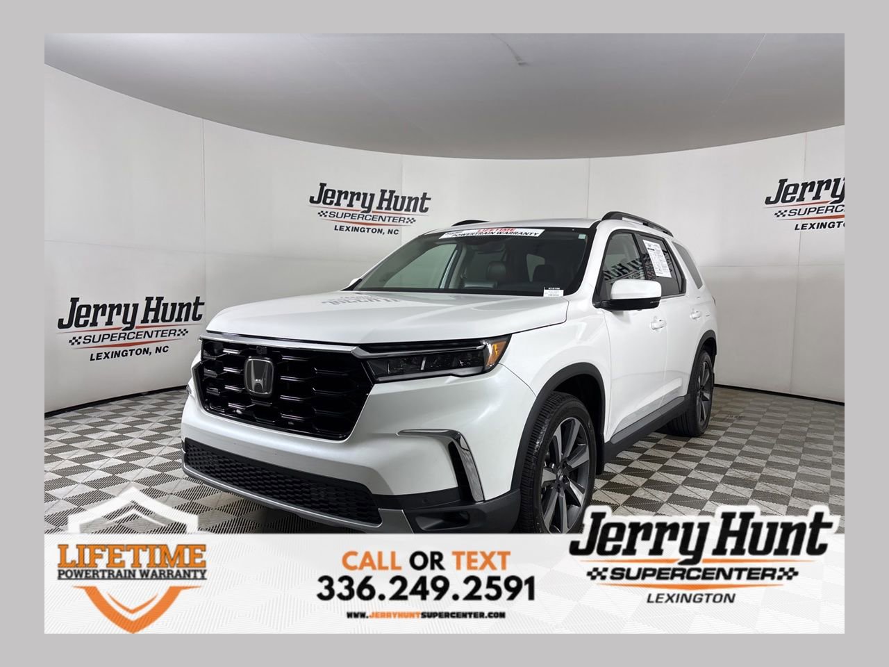 Used 2025 Honda Pilot Elite image 1