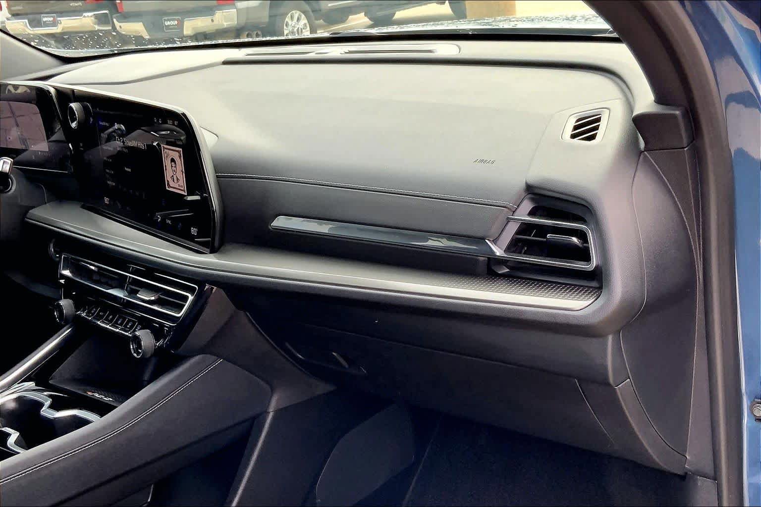 Used 2025 Chevrolet Traverse LT w/ Driver Confidence Package FWD image 18