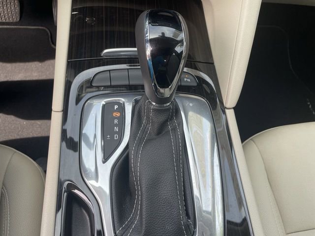 Used 2019 Buick Regal Essence w/ Driver Confidence Package I image 18