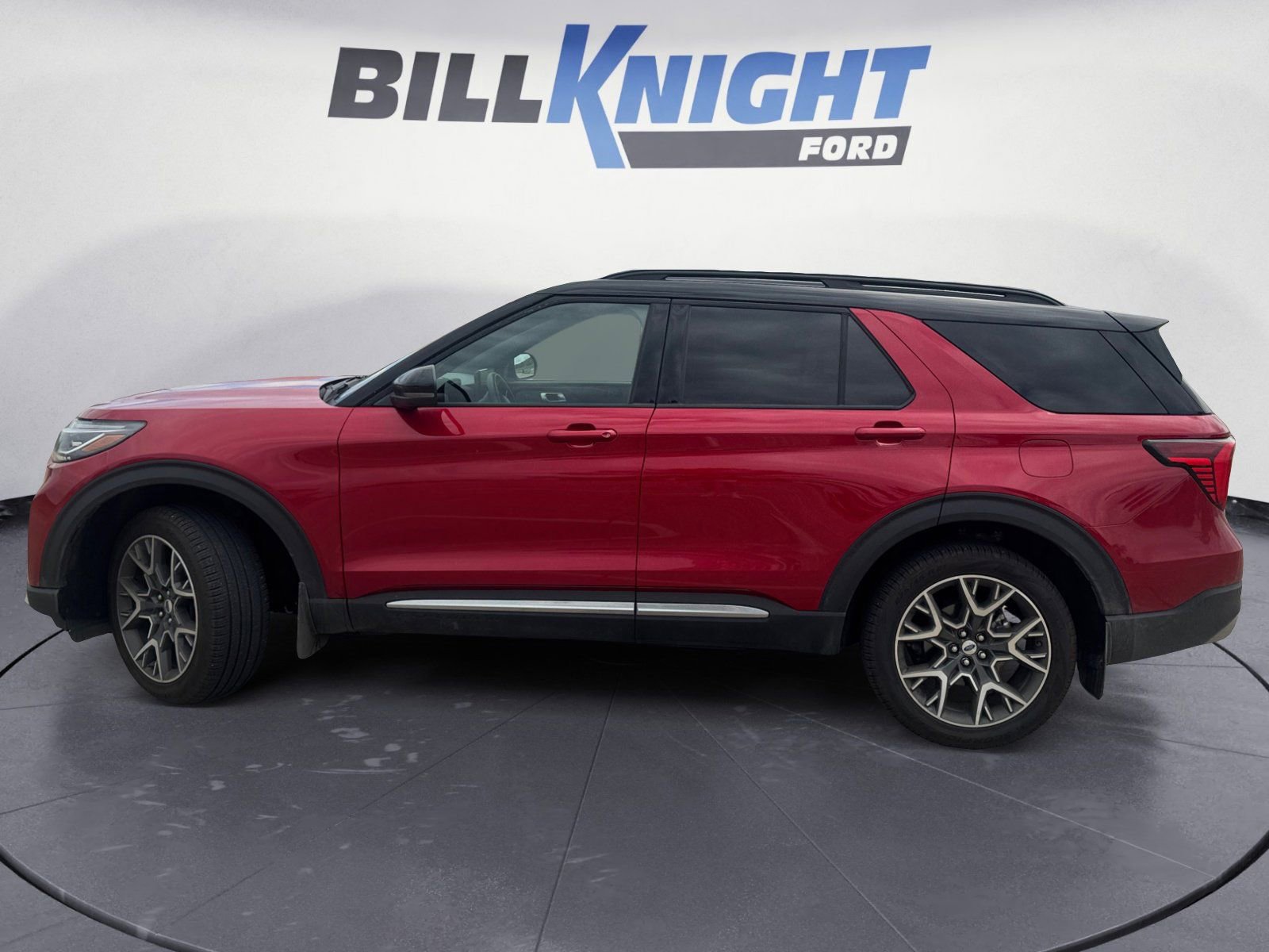 Used 2025 Ford Explorer Platinum w/ Ultimate Package AWD/4WD image 2
