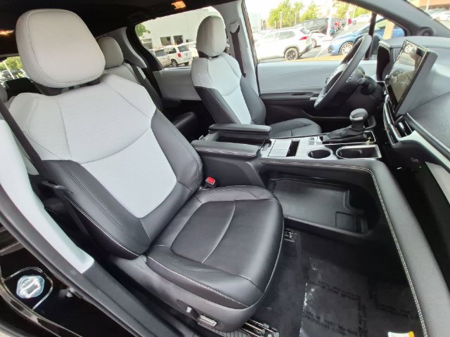 Certified 2026 Toyota Sienna XSE FWD image 32