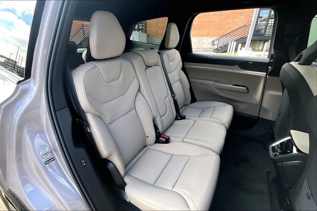 New 2026 Volvo EX90 Plus RWD image 16