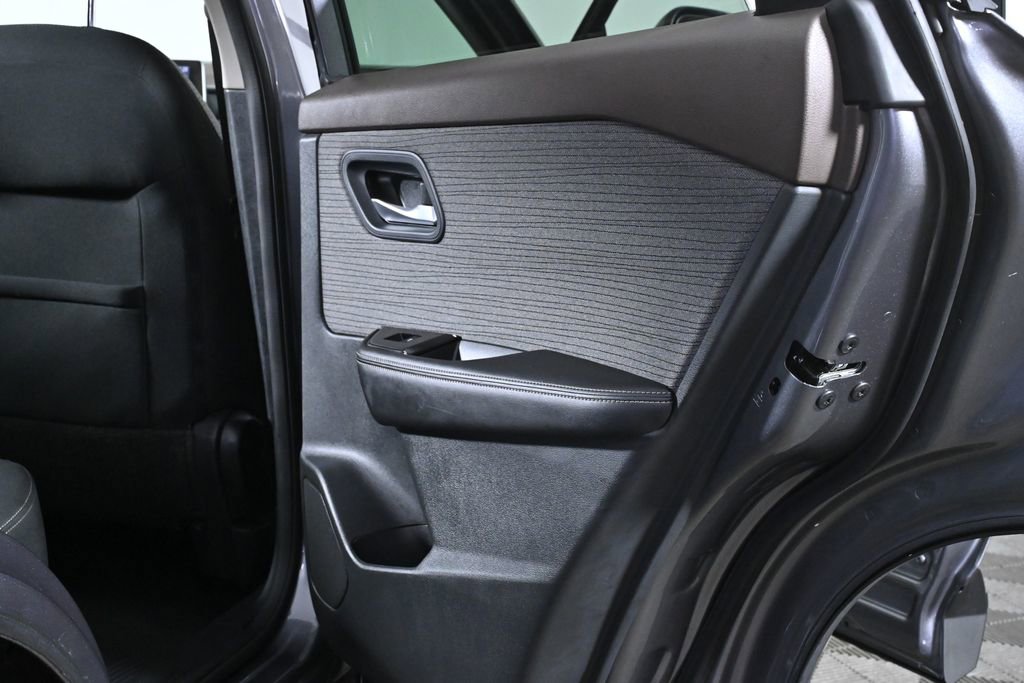 Certified 2022 Nissan Rogue SV image 29