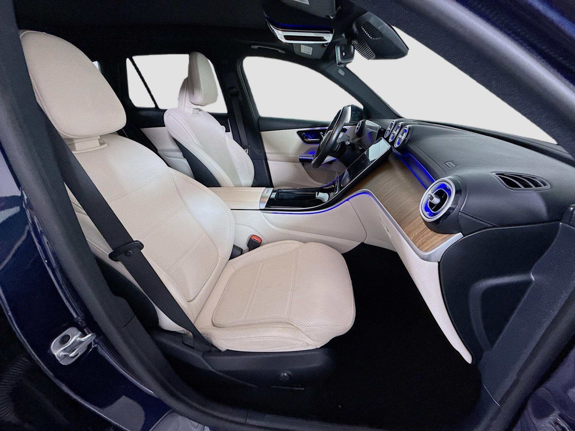 Used 2023 Mercedes-Benz GLC 300 4MATIC w/ Exclusive Trim Package image 29