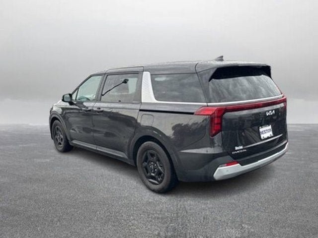 Used 2025 Kia Carnival FWD image 7