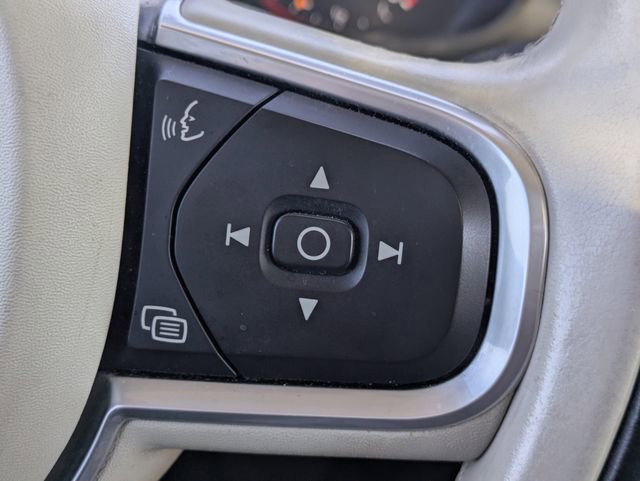 Used 2018 Volvo XC60 T6 Momentum w/ Convenience Package image 28