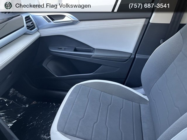 New 2025 Volkswagen Taos SE image 45