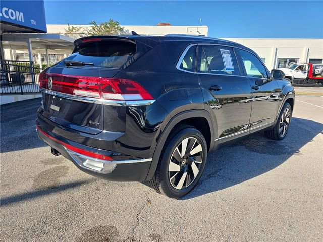Used 2025 Volkswagen Atlas Cross Sport SEL image 3