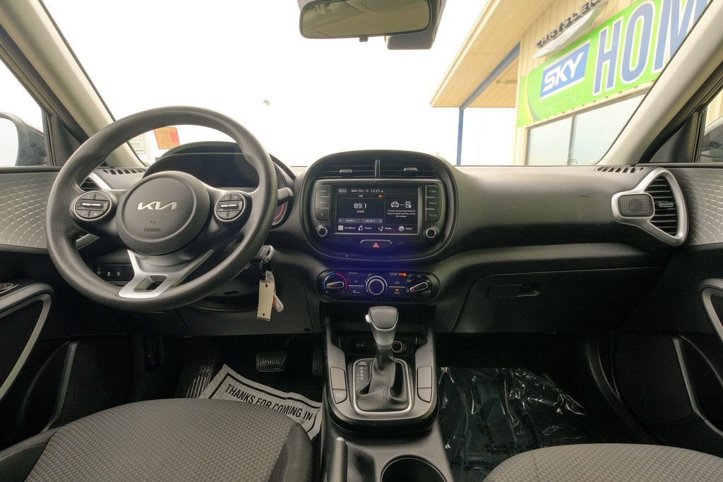 Used 2023 Kia Soul LX w/ LX Technology Package image 32