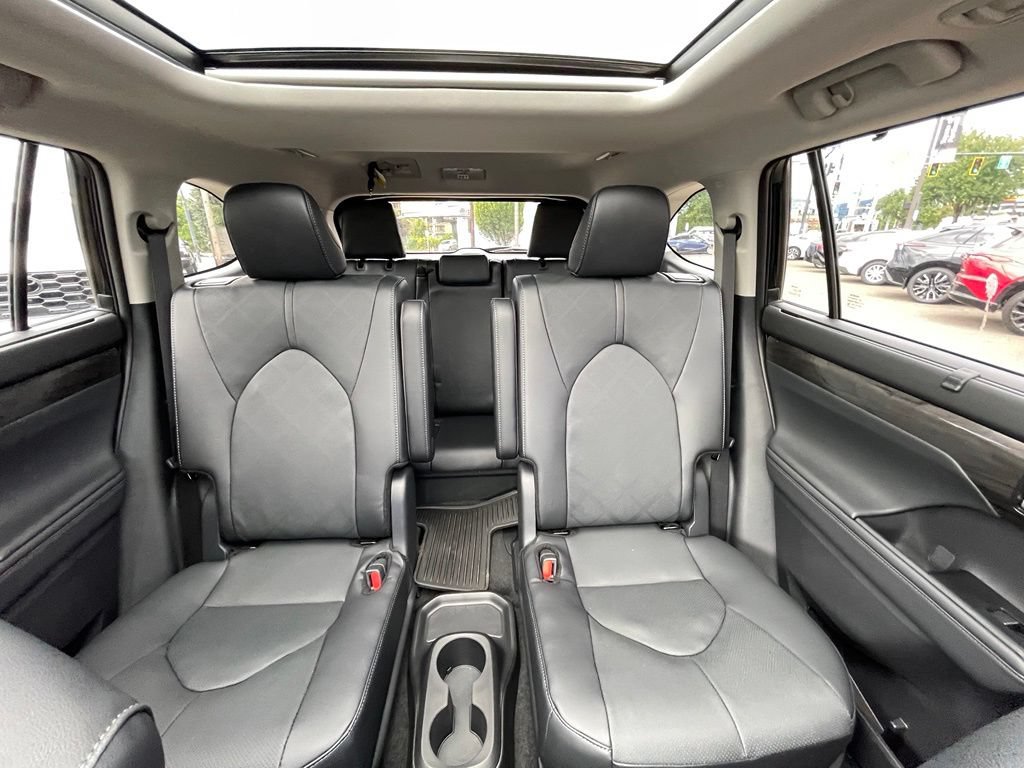New 2026 Toyota Highlander Platinum AWD/4WD image 18