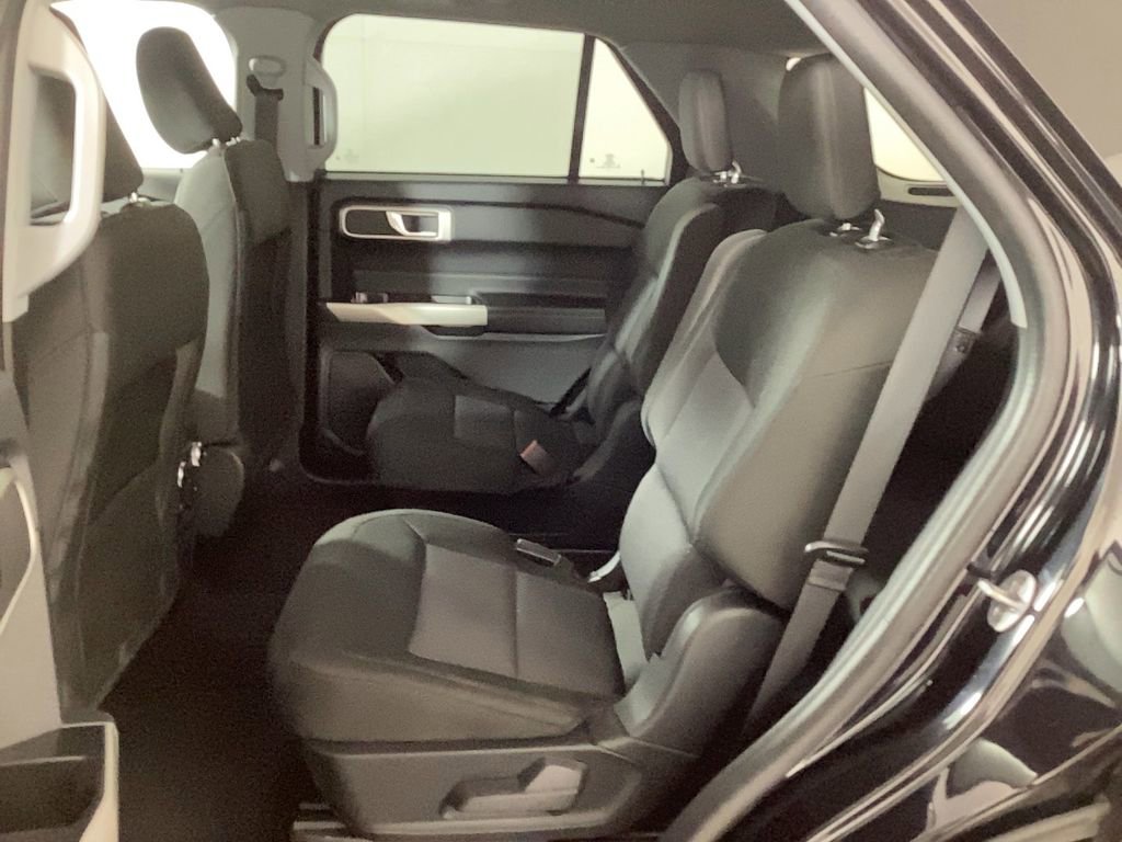 Used 2023 Ford Explorer XLT image 13