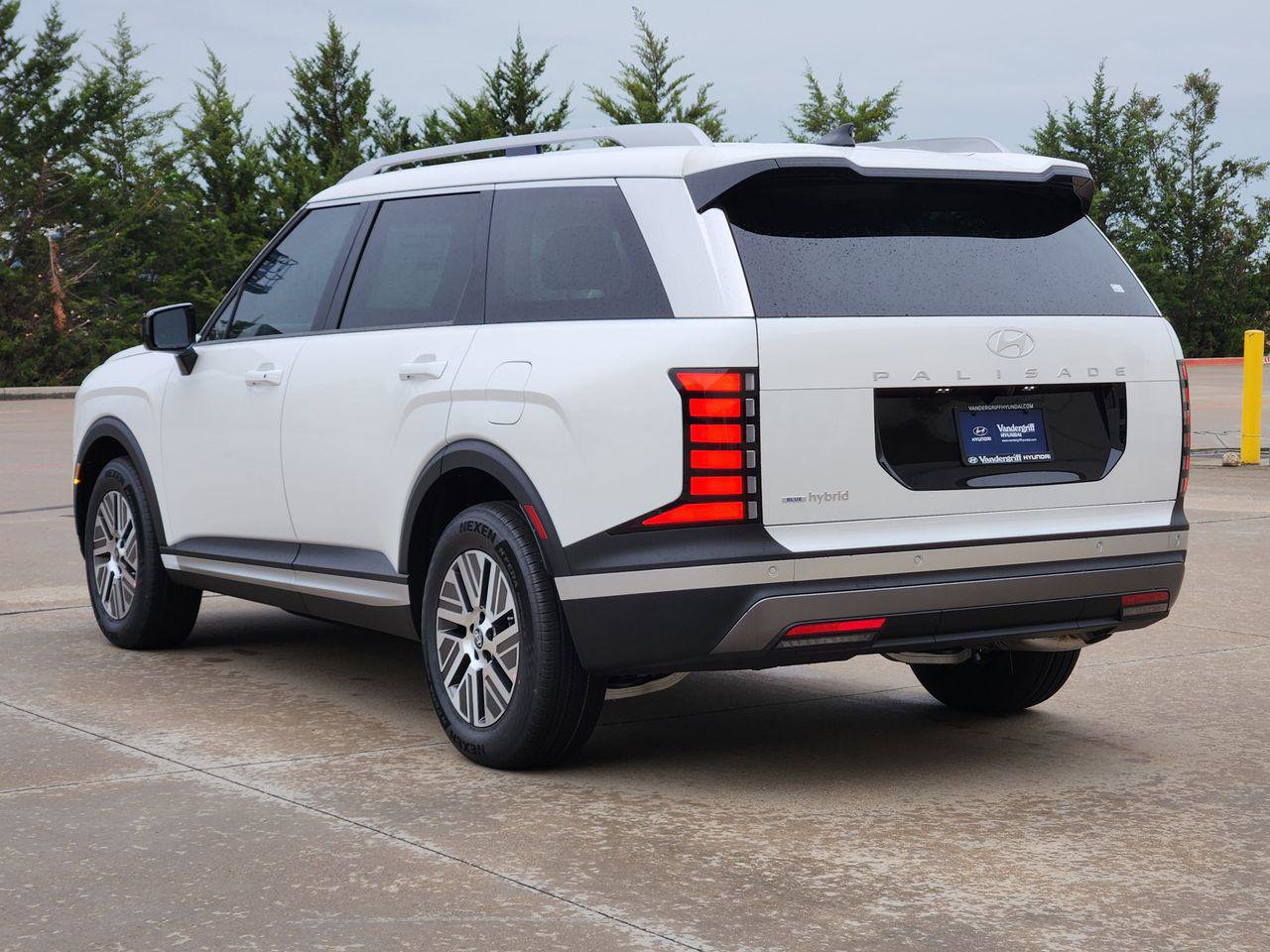 New 2026 Hyundai Palisade FWD Hybrid image 3