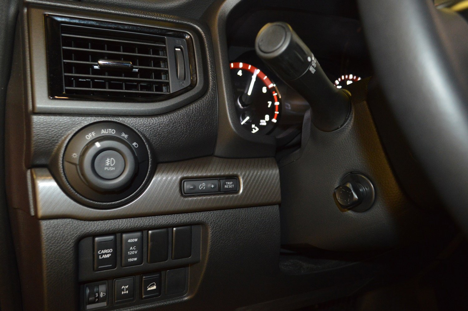 Used 2024 Nissan Titan PRO-4X w/ Pro-4x Convenience Package image 16