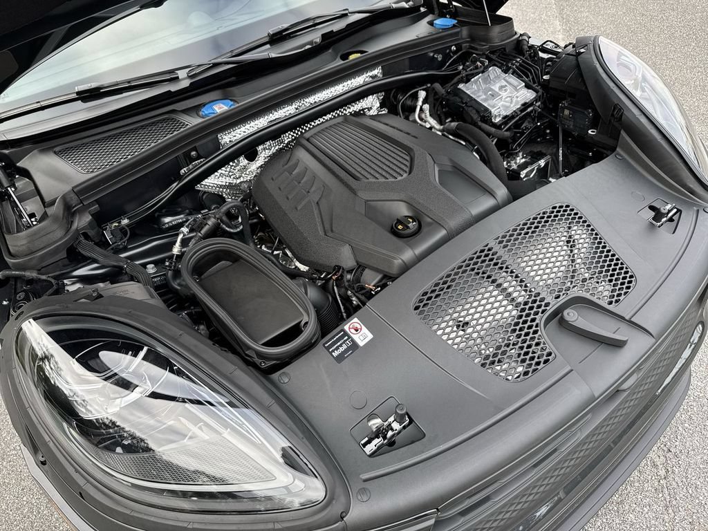 Certified 2026 Porsche Macan AWD/4WD image 22