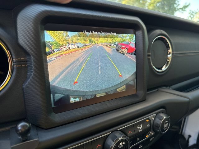 Used 2021 Jeep Wrangler Unlimited Sahara AWD/4WD image 33