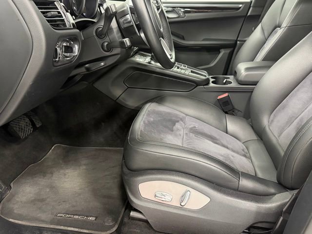 Used 2020 Porsche Macan image 13