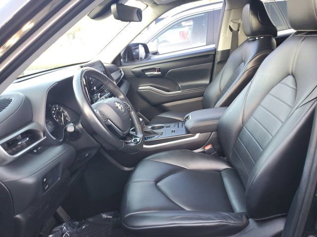 Used 2021 Toyota Highlander XLE FWD image 14
