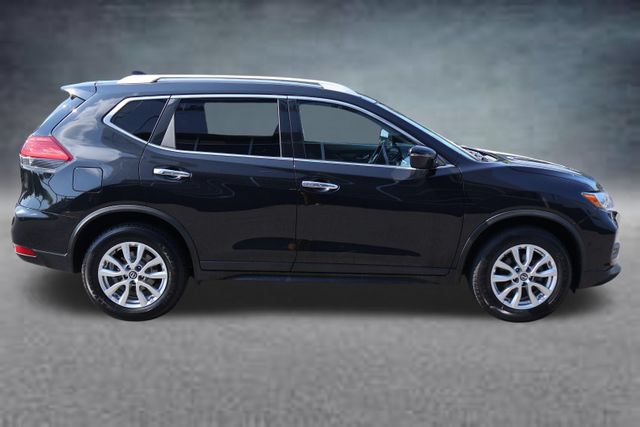 Used 2017 Nissan Rogue SV AWD/4WD image 2