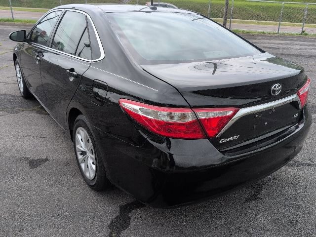 Used 2015 Toyota Camry LE w/ Moonroof Package FWD image 6
