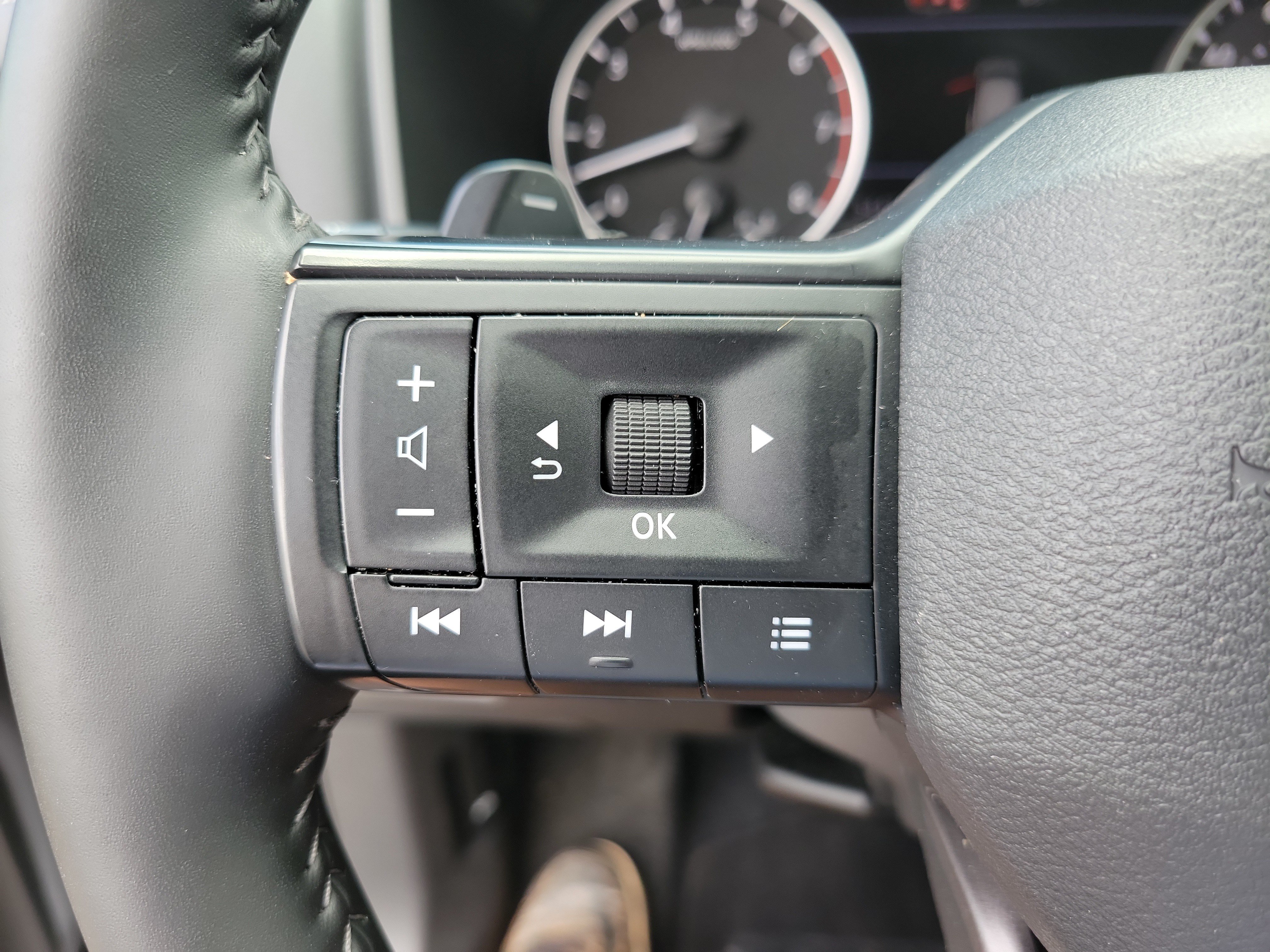 Used 2026 Nissan Rogue Dark Armor FWD image 21