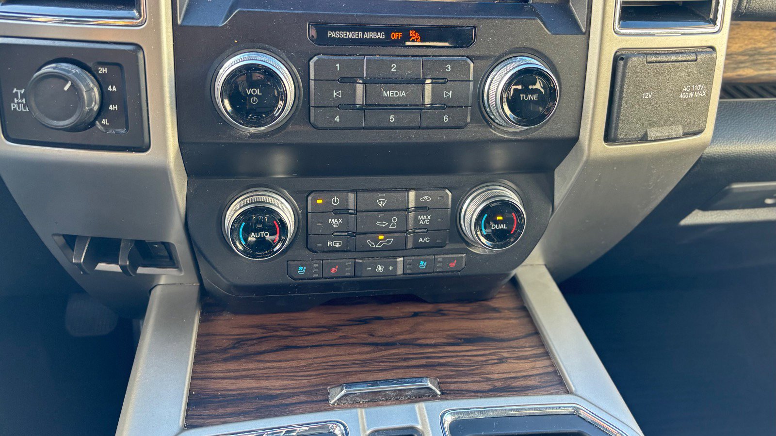 Certified 2019 Ford F150 Lariat w/ Equipment Group 502A Luxury image 56