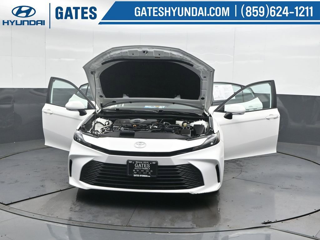 Used 2025 Toyota Camry LE image 60