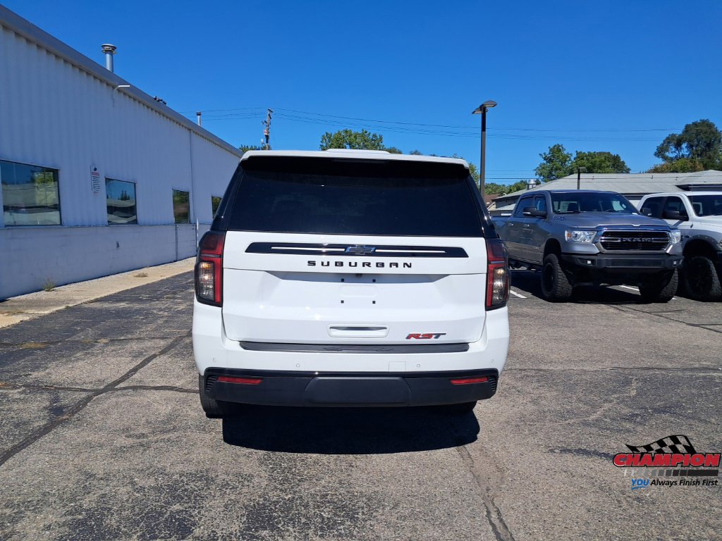 Used 2023 Chevrolet Suburban RST w/ Luxury Package AWD/4WD image 4