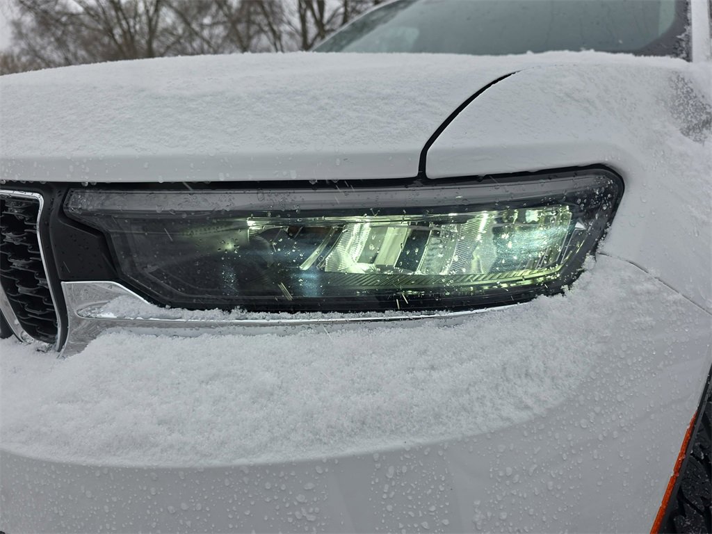 Used 2023 Jeep Grand Cherokee Laredo image 30