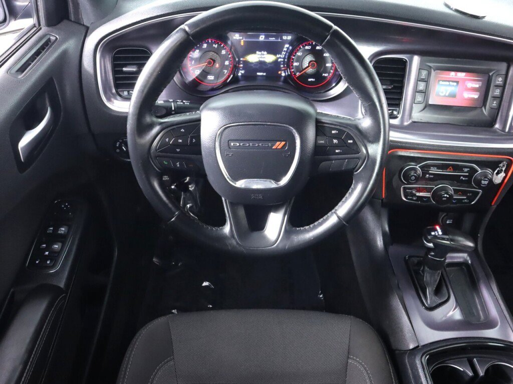 Used 2017 Dodge Charger SE w/ Blacktop Package RWD image 27